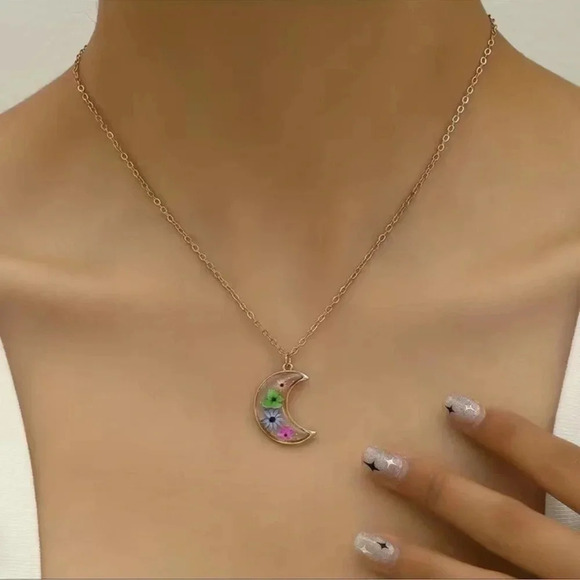 18k Gold Plated Flower Crescent Moon Pendant Necklace - Picture 5 of 5